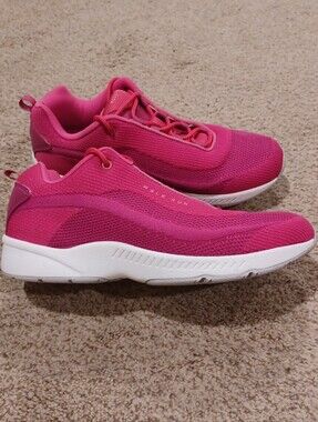 Easy Spirit Romy walking shoe Sneakers in a vibrant pink. Womens Size 8.5
